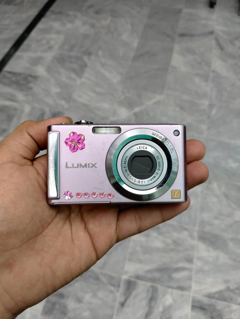Digital Camera 6