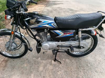 Honda CD 125 2025 model black colour