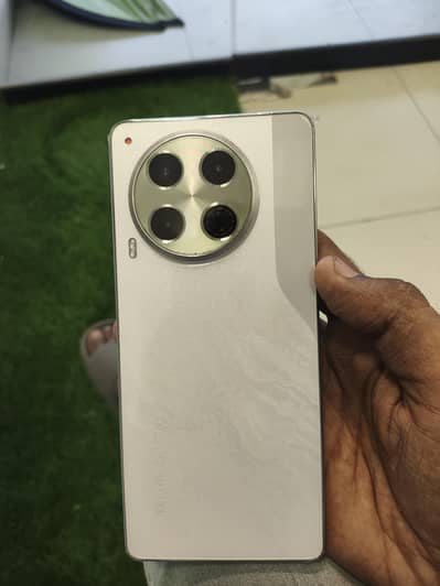 Tecno CAMON 30