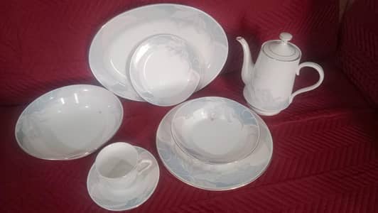 40 PCs dinner set