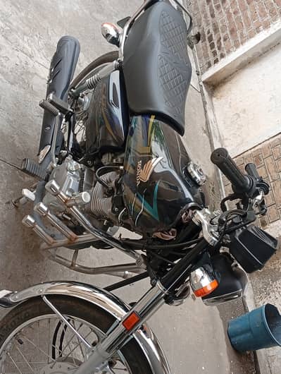 Honda CG 125 2025