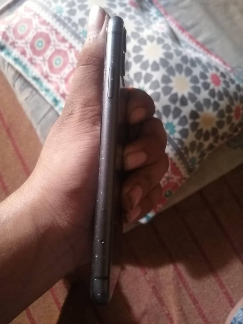 Apple iPhone 11 3