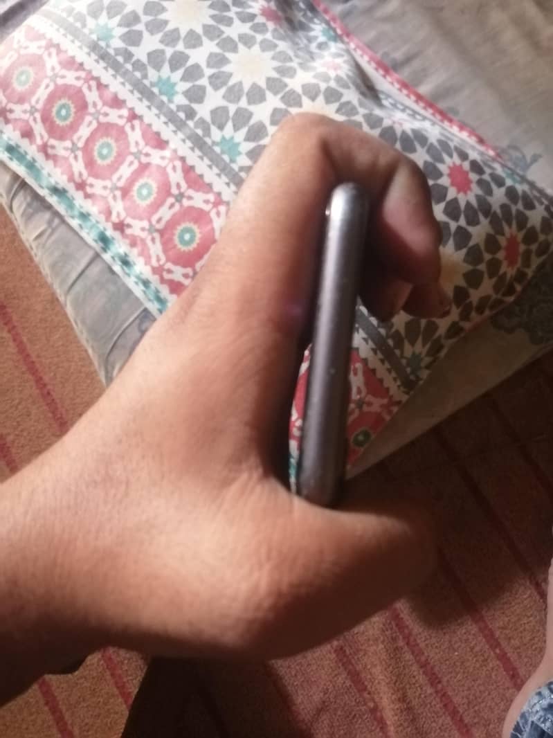 Apple iPhone 11 4