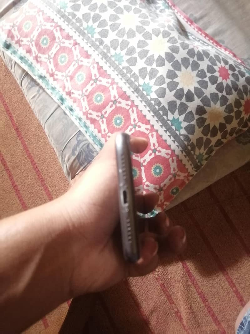 Apple iPhone 11 7