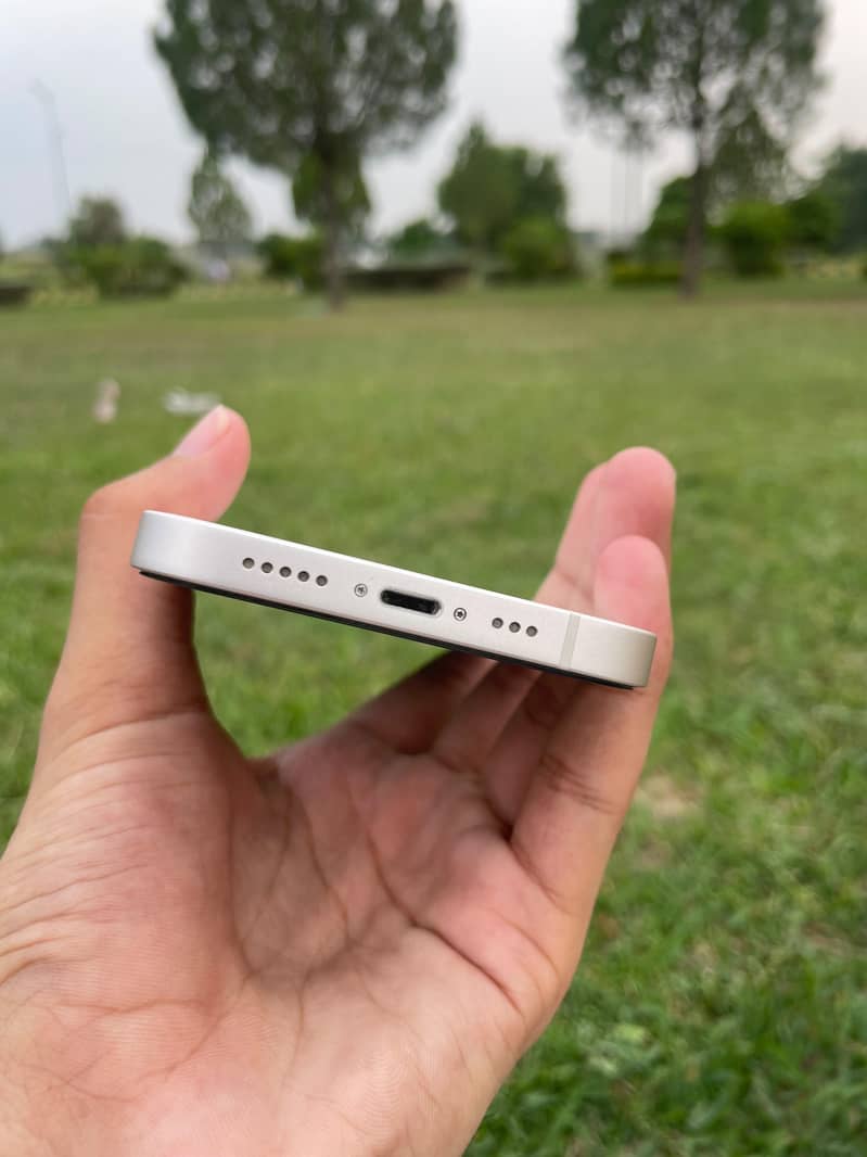 Apple iPhone 13 5