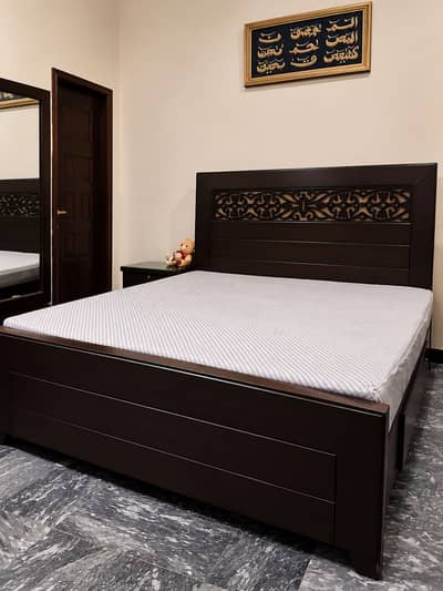 Premium Complete Bedroom Furniture Set – Like New