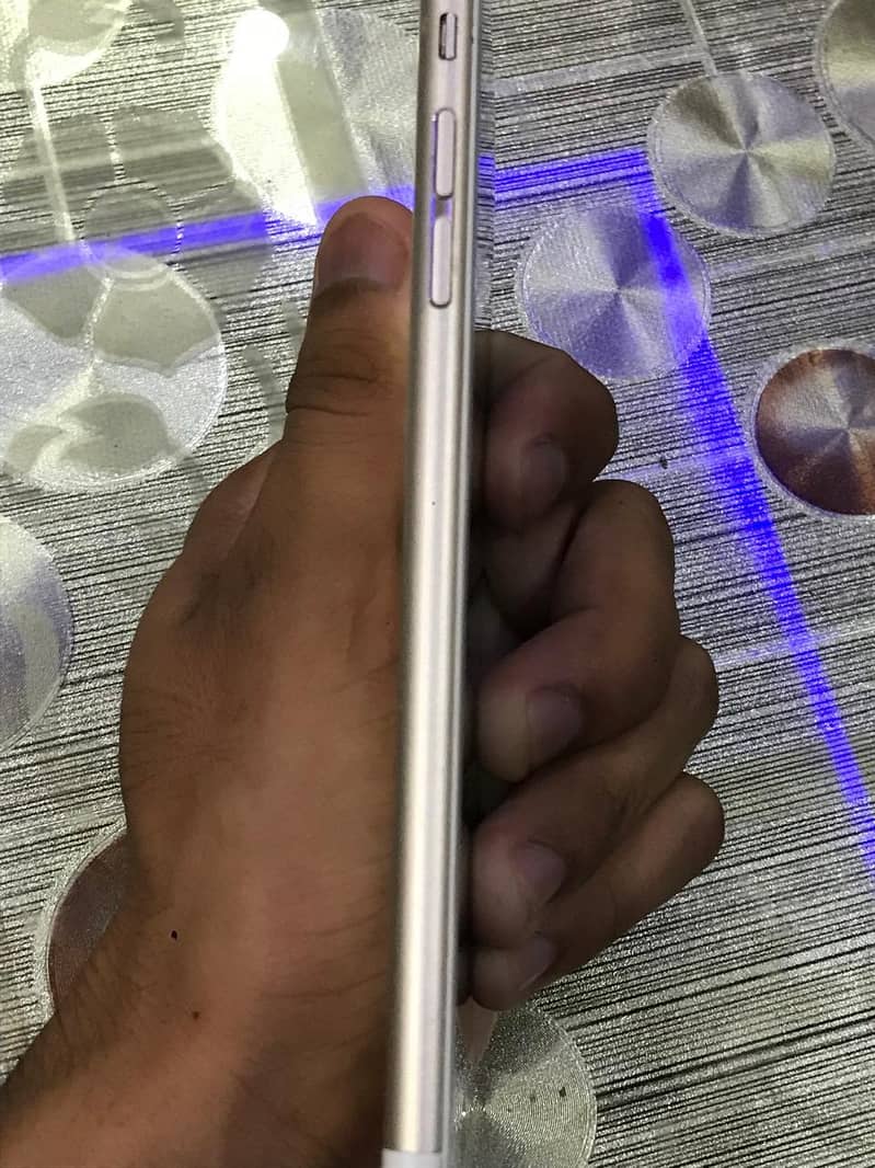 Apple iPhone 6S Plus 5