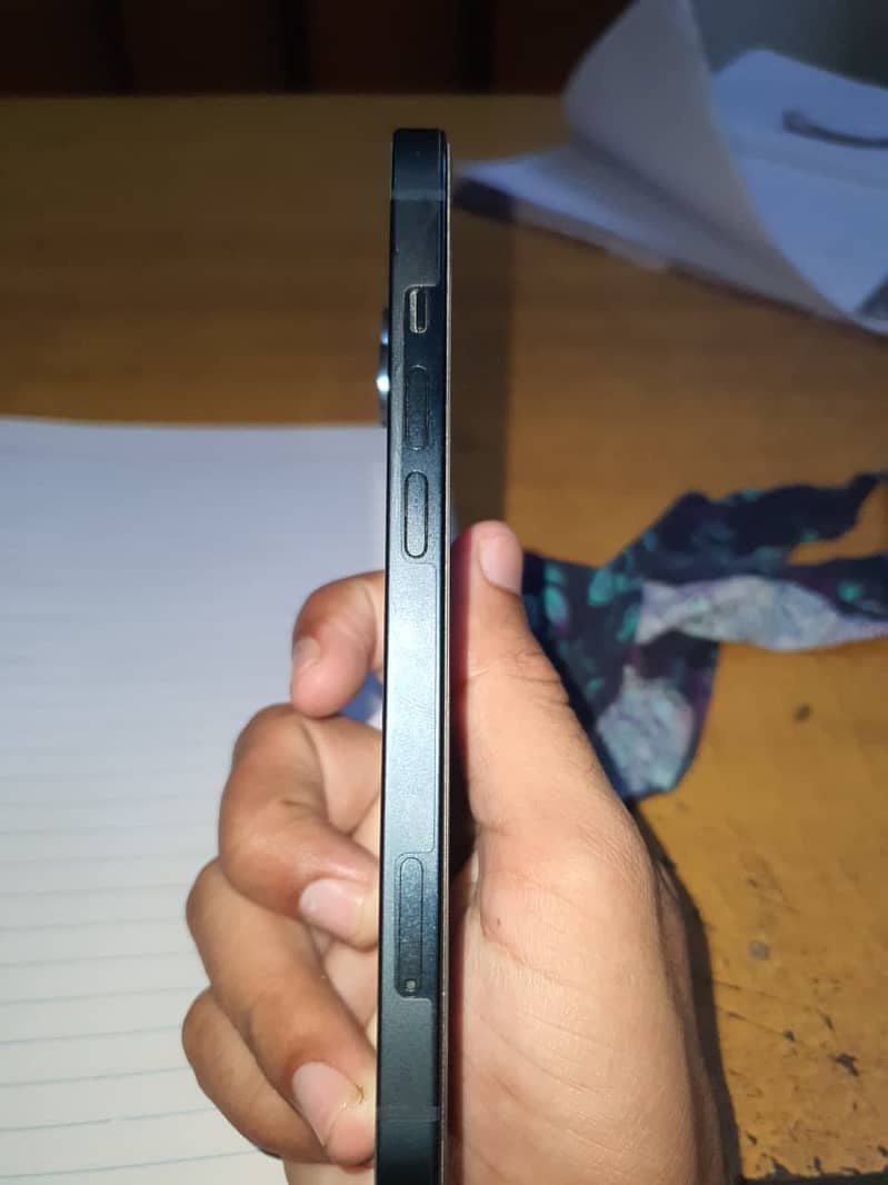 iPhone 13 4
