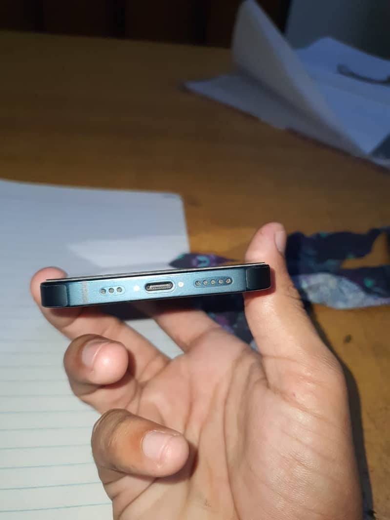 iPhone 13 6