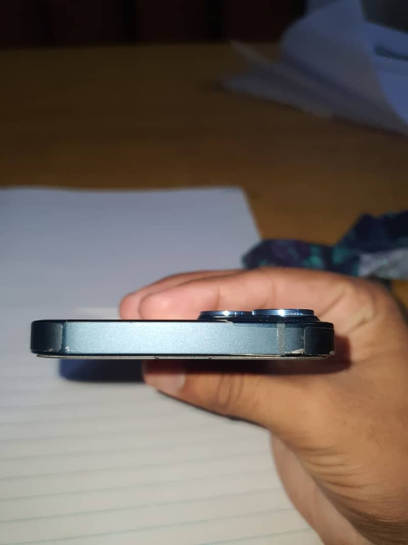 iPhone 13 7