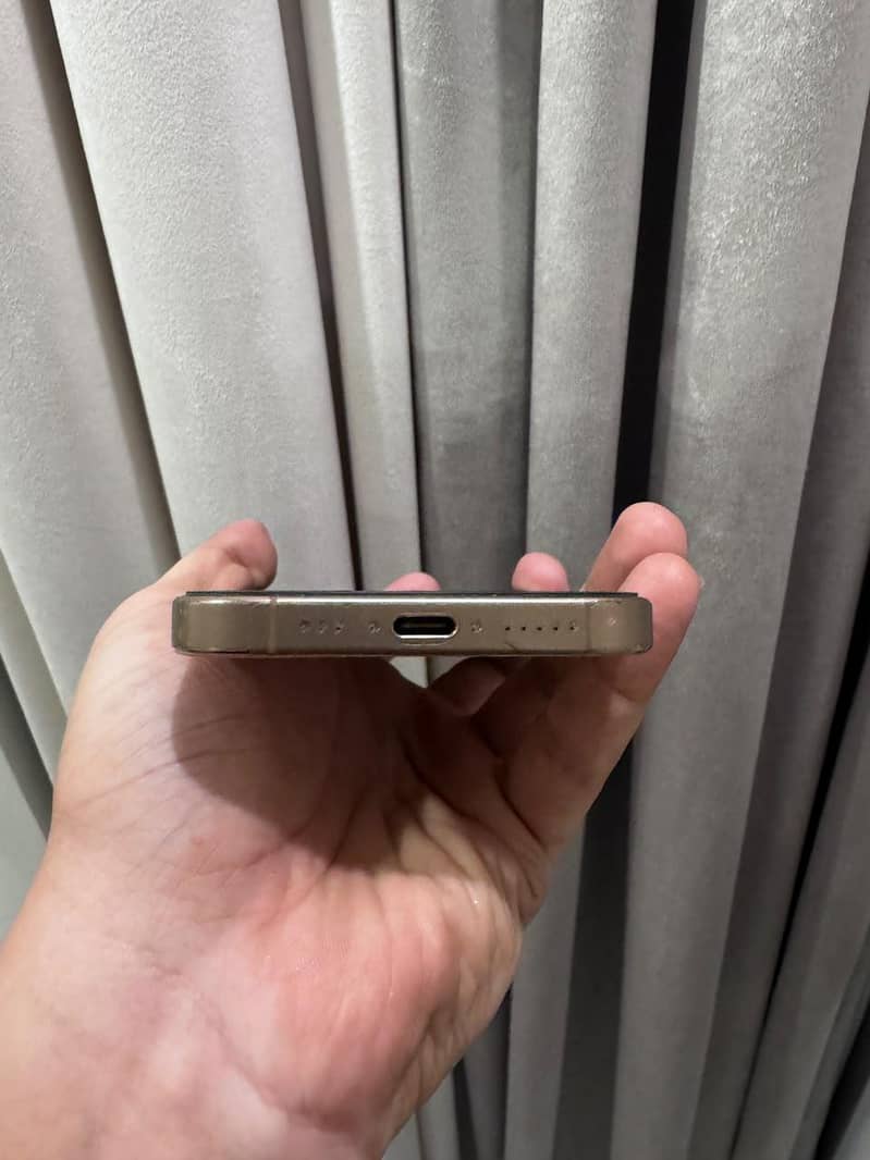 iphone 16 pro 4