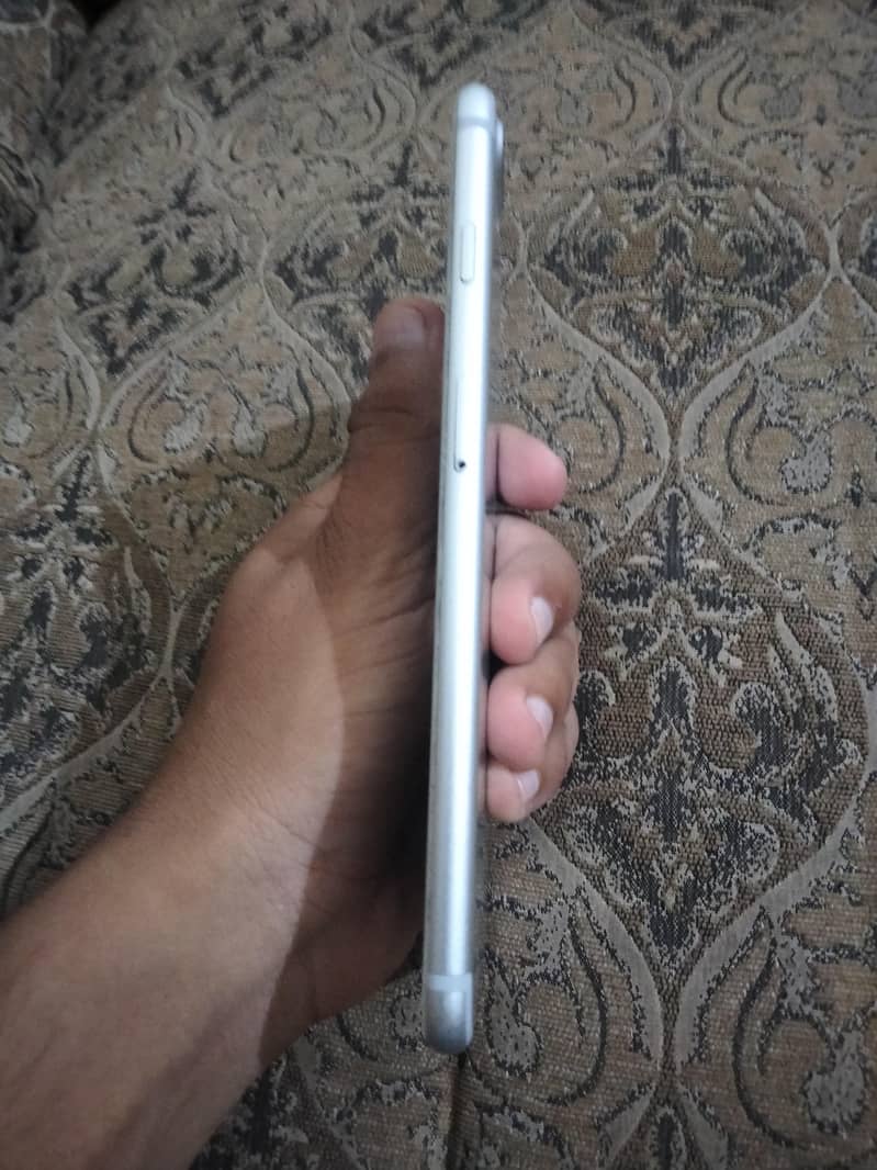 Apple iPhone 7 Plus 2