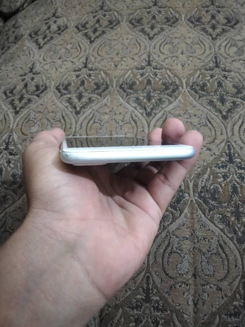 Apple iPhone 7 Plus 5