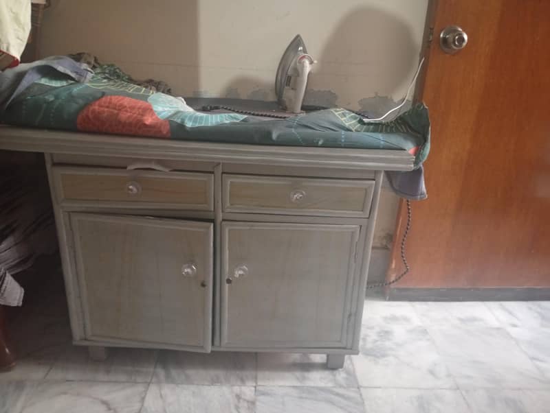 ڈریسنگ ٹیبل ، شو کیس، استری سٹینڈ 0