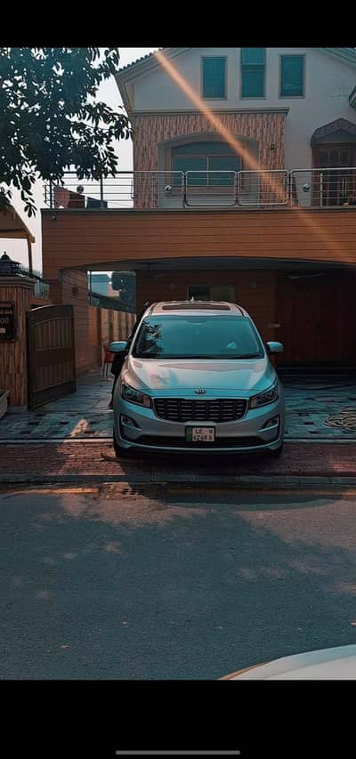KIA GRAND CARNIVAL 2018