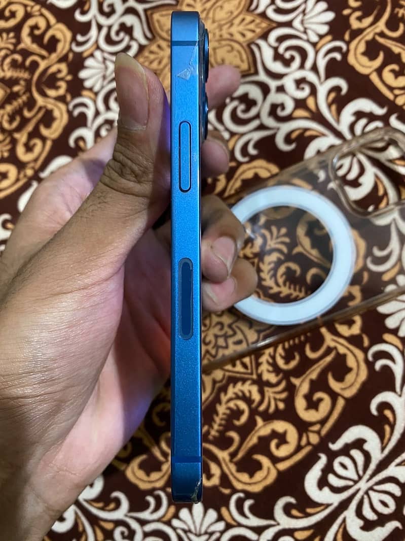 Apple iPhone 13 mini 4