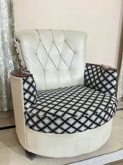 6 Seater Sofa Set – Good Condition