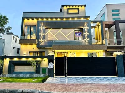 10 Marla Luxury House is Available for Rent in Bahria Town Lahore