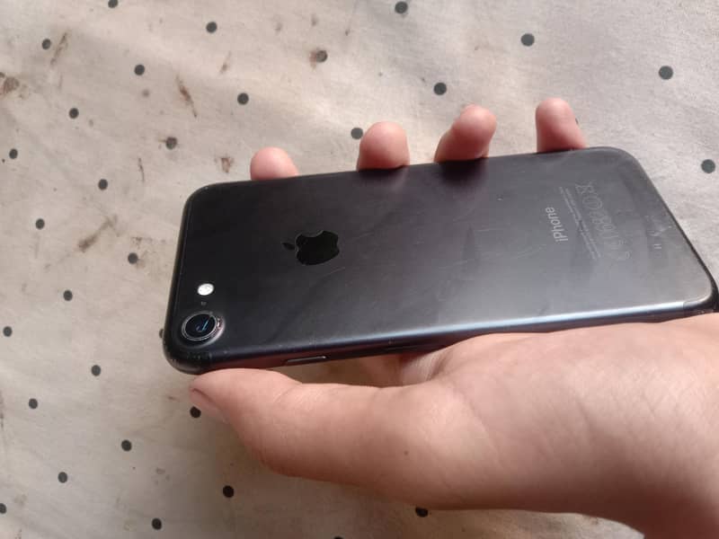 Apple iPhone 7 0