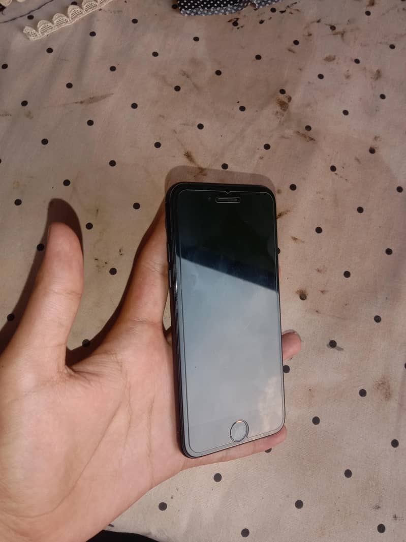 Apple iPhone 7 1
