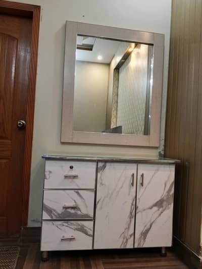 Dressing table