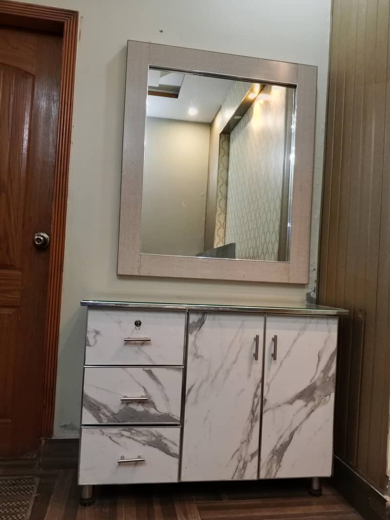 Dressing table 0