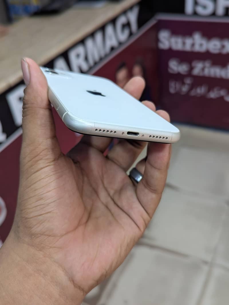 Apple iPhone 11 6