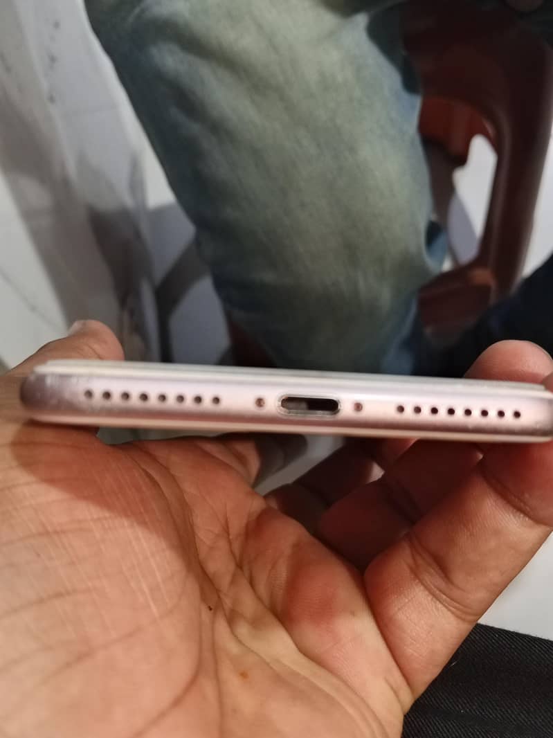 Apple iPhone 7 Plus 3