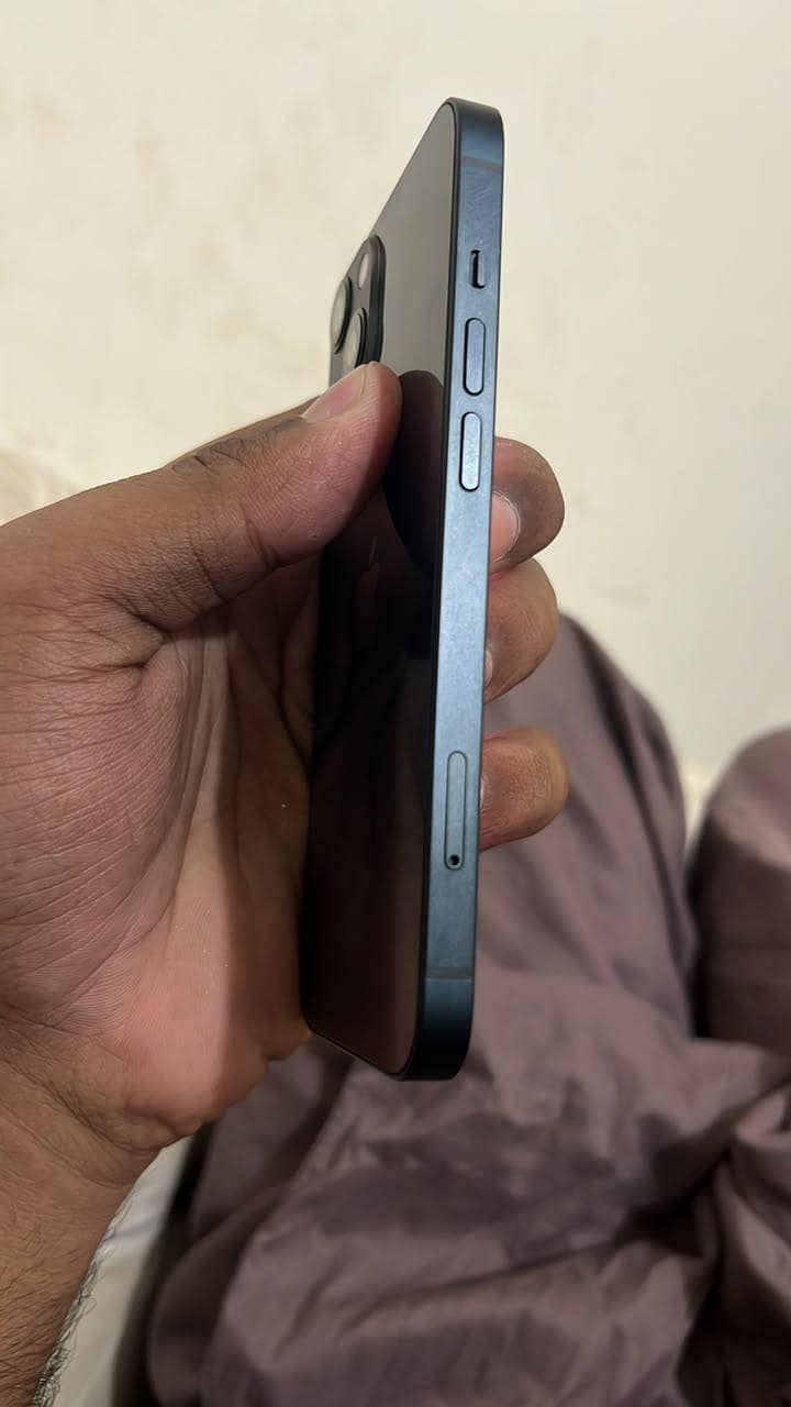 Apple iPhone 13 2