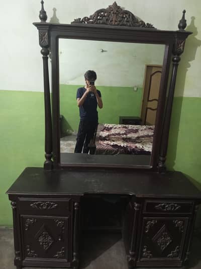 Dressing table