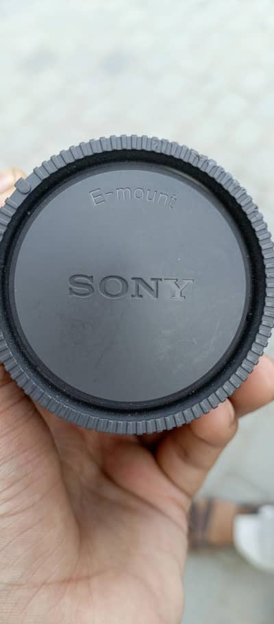 Sony FE 85mm f/1.8 Lens