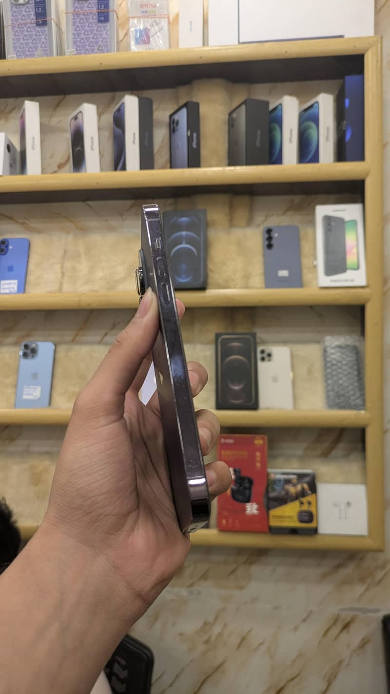Apple iPhone 14 Pro Max 1