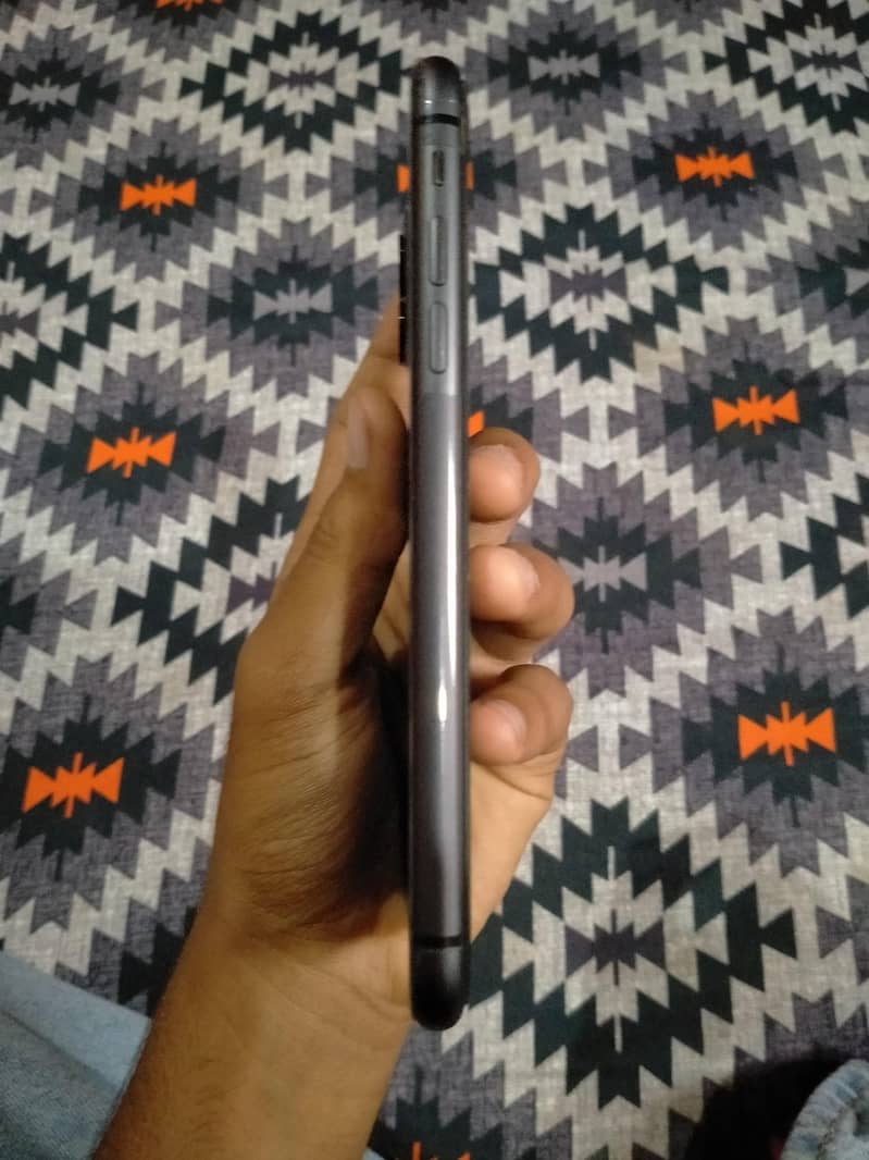 Apple iPhone 11 3