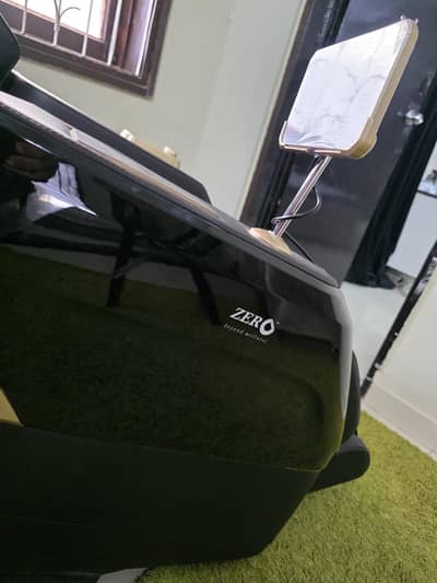 Electric ZERO brand chair slighly used top of the line Variant
