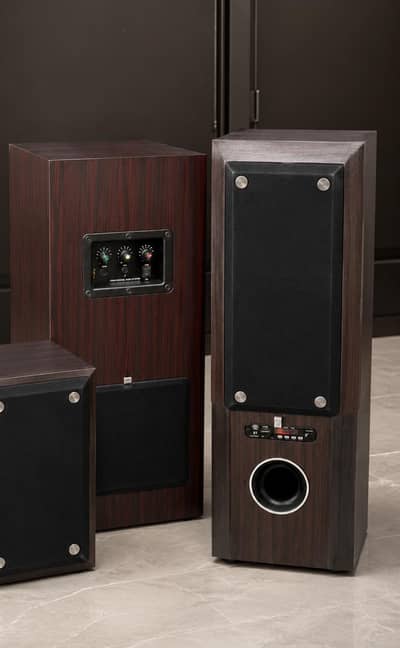 High volume Speaker premium wooden design