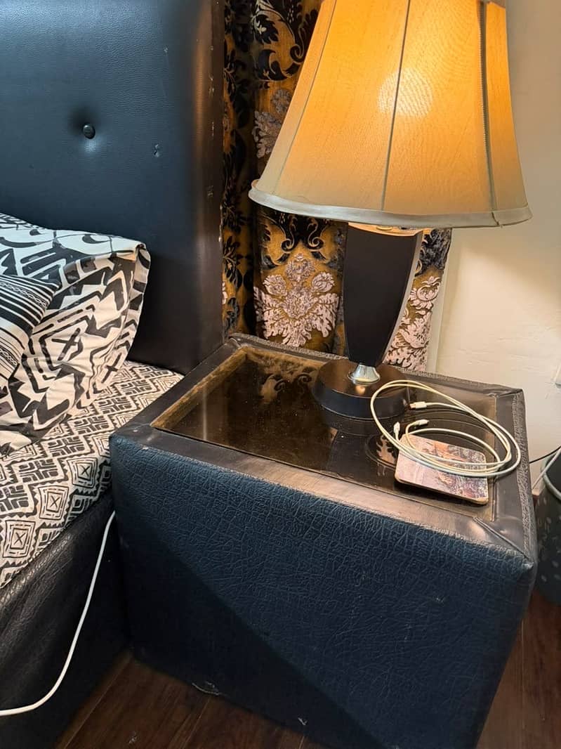 Black leather bed 1
