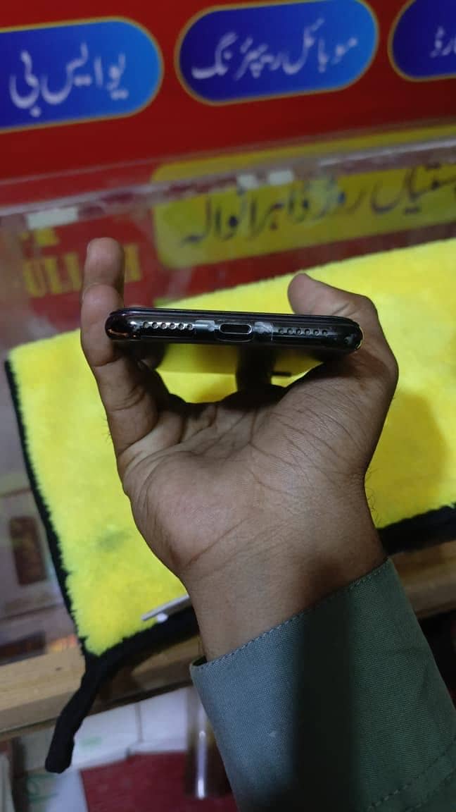 Apple iPhone X 5