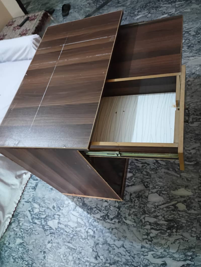 Computer Table 0