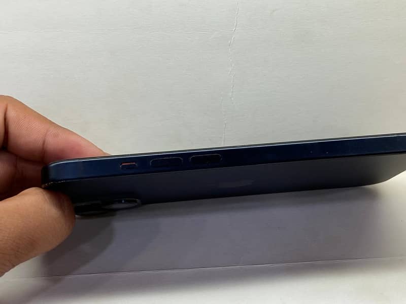 Apple iPhone 15 4