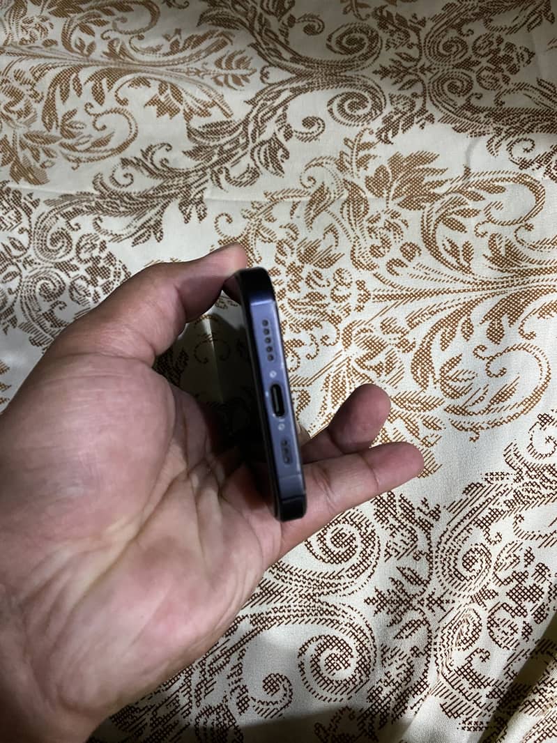 Apple iPhone 15 Pro 2
