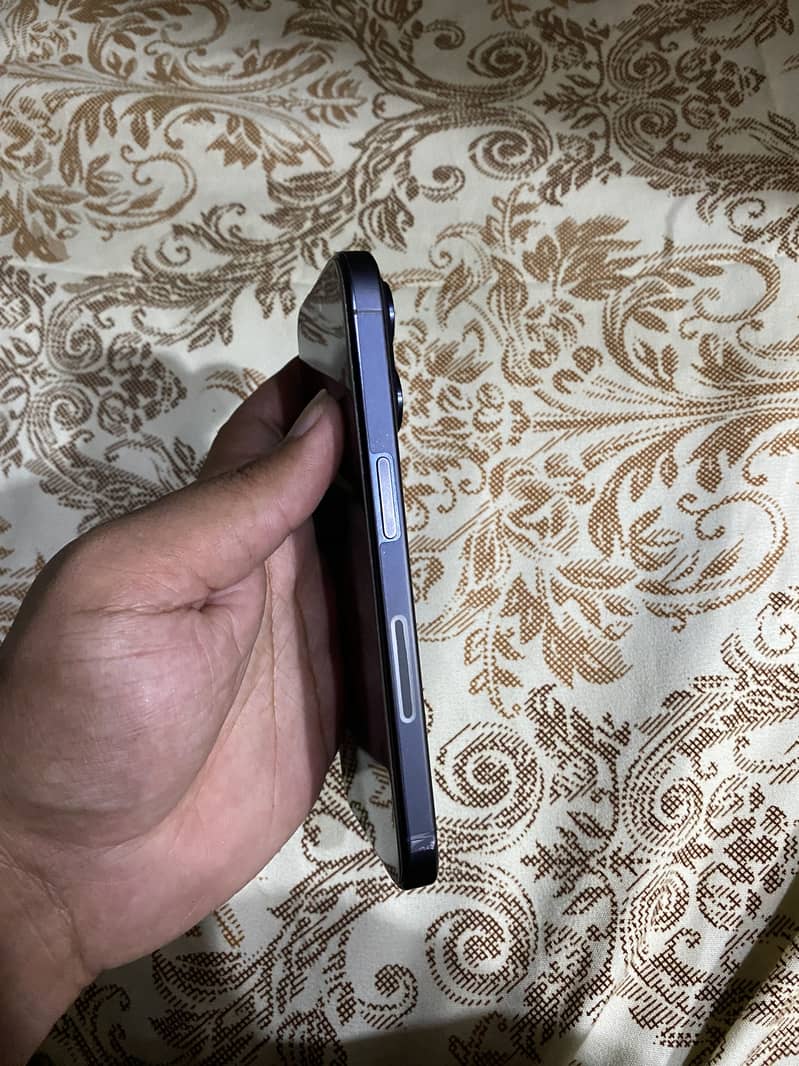 Apple iPhone 15 Pro 3