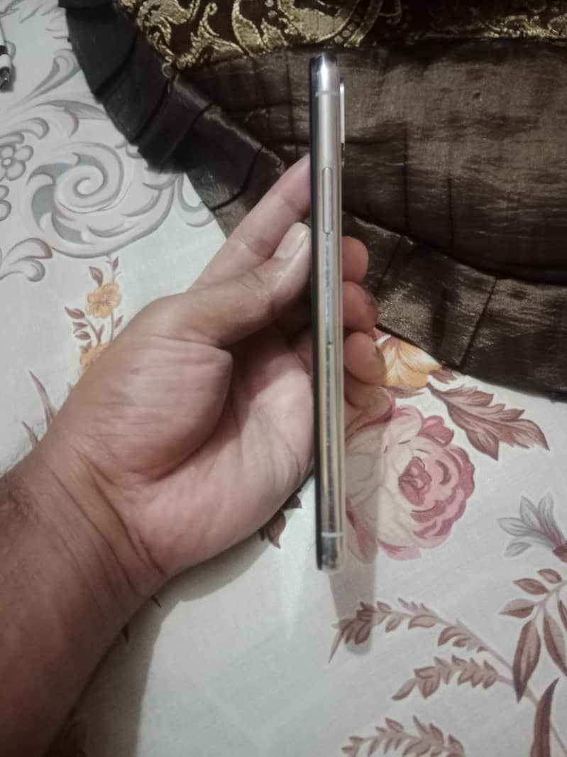 Apple iPhone X 3