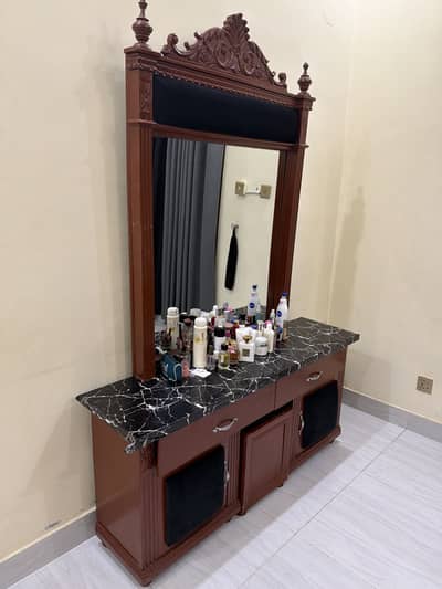 Kali tali wood dressing table