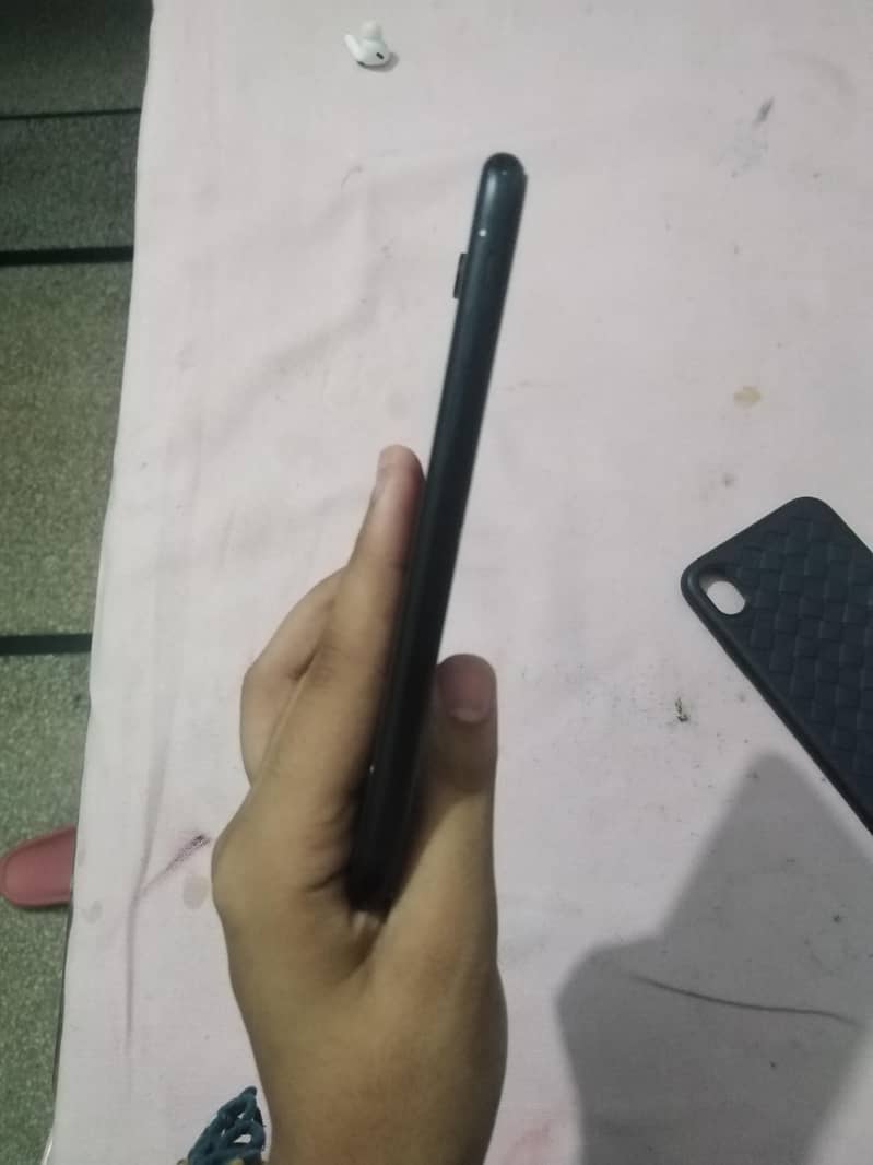 Apple iPhone XR 4