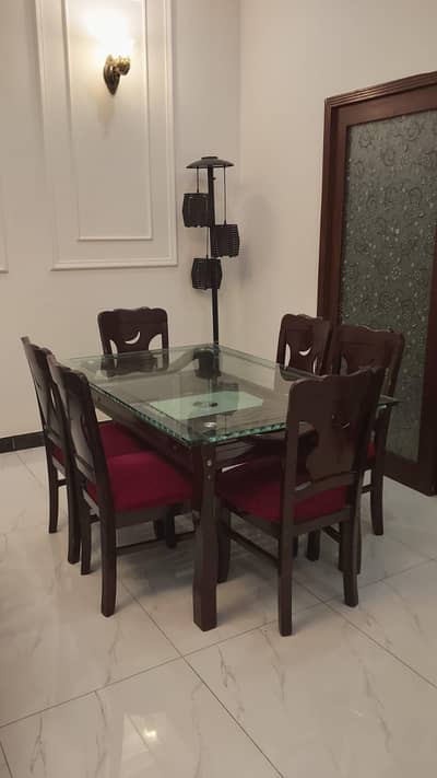 Diinning table with 6 chairs