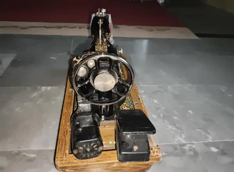 Sameer Motorized Sewing Machine – Good Condition 2