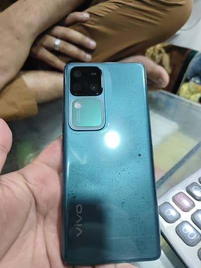 Vivo V30