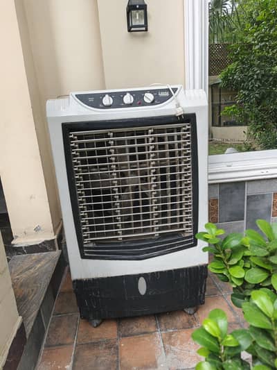 izone air cooler for sale brand new condition 10/10