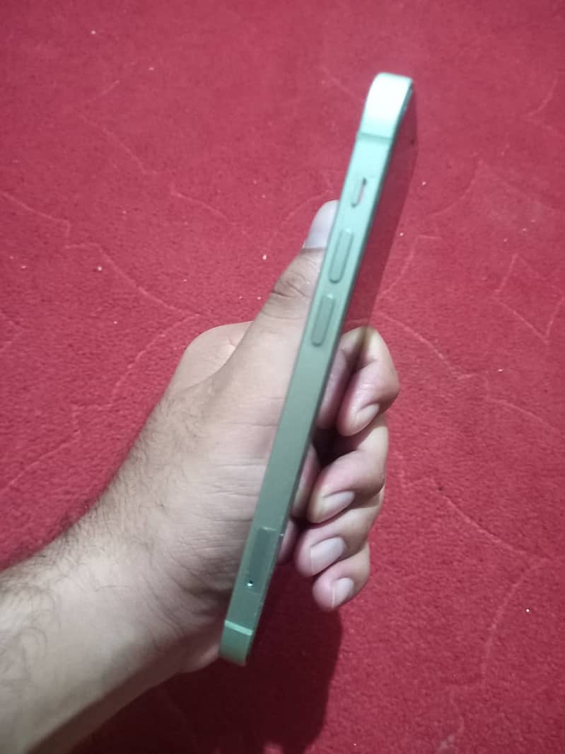 Apple iPhone 12 4