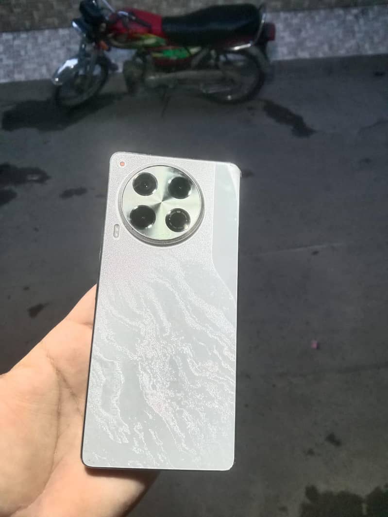 Tecno CAMON 40 0